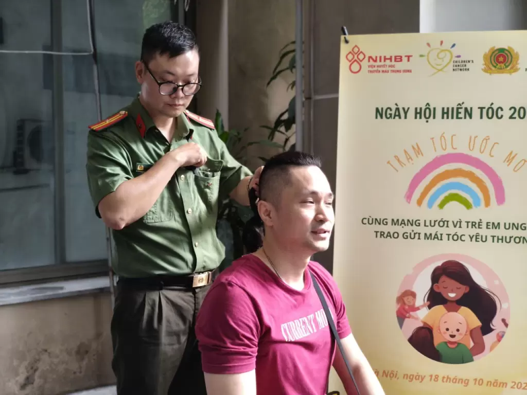 捐出的头发,为病人献出的热血——图1。