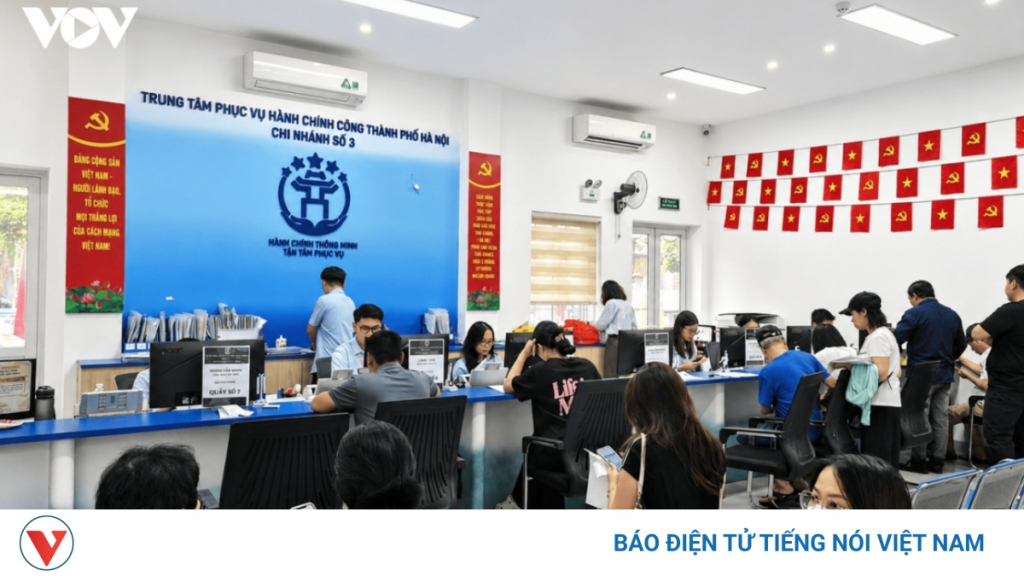 越共十四届四中全会通过干部工作新决议,提出三项突破 · 报道配图