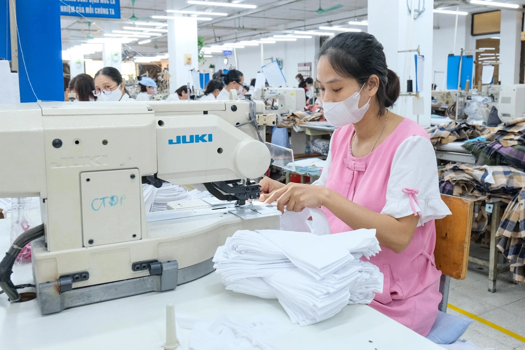 越南规定解雇怀孕女工最高罚款4000万越南盾 · 报道配图