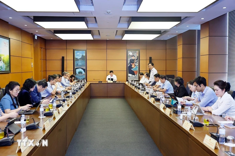 越南国会分组讨论2027年经济社会计划与预算安排 · 报道配图