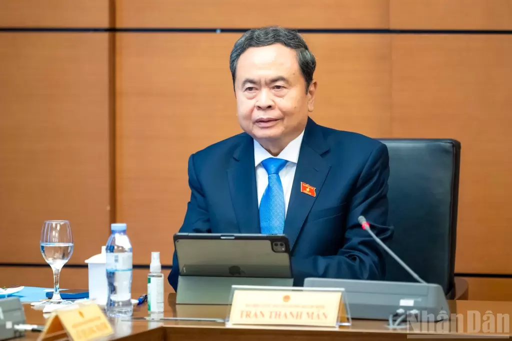 陈青敏国会主席发言照片