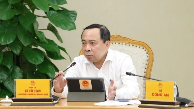 武海军在会议上发言