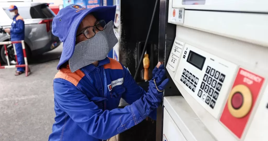 越南多家油企售价低于管控价，每升下调300至350越盾