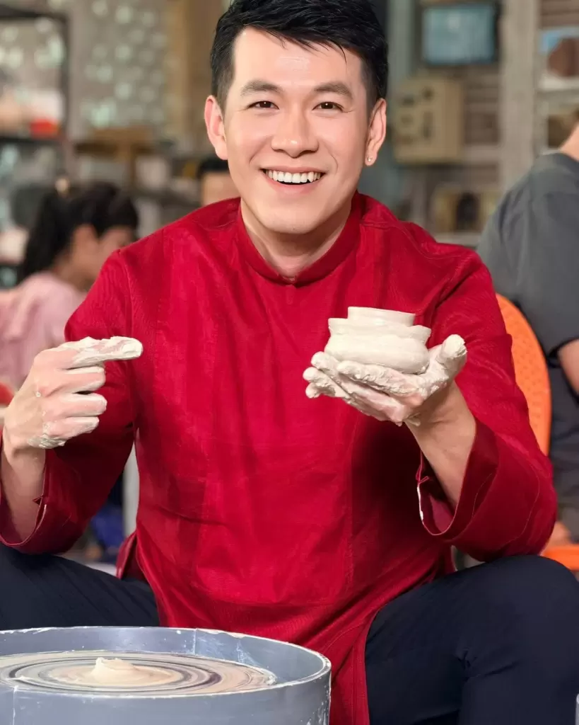 越南娛樂圈男歌手曾擔任德語講師