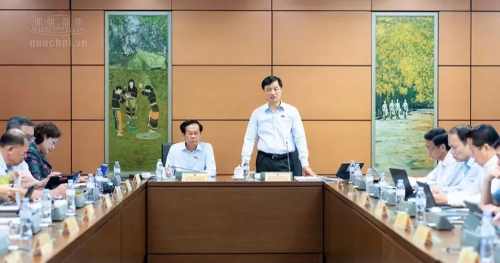 越南国会分组讨论经济社会,阮维玉提出按职能定岗位不按编制