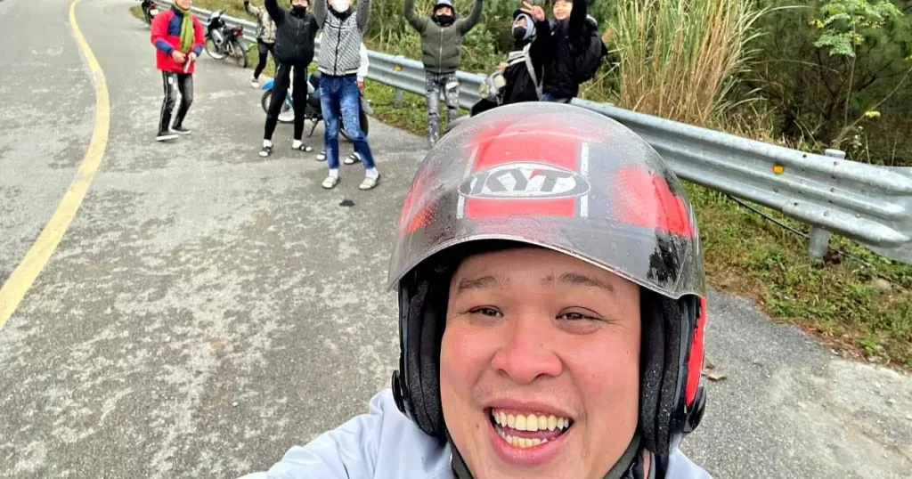 胡志明市男子騎舊踏板車80天穿越越南63省市