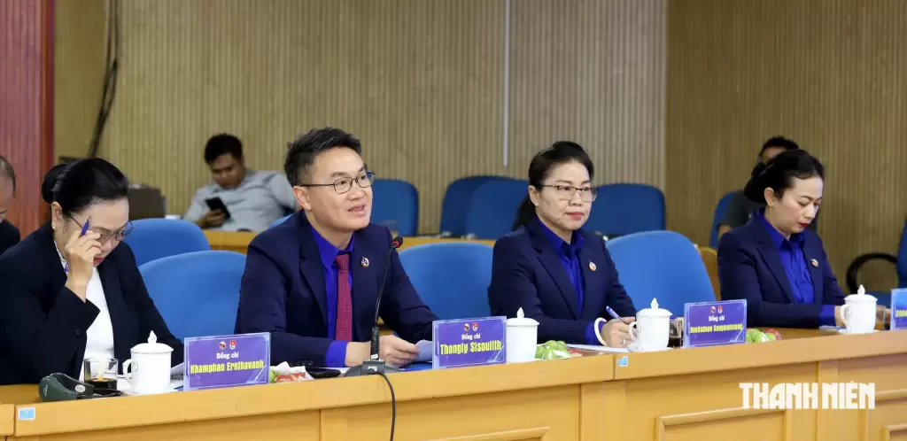 老撾人民革命青年團中央代表團參加會談