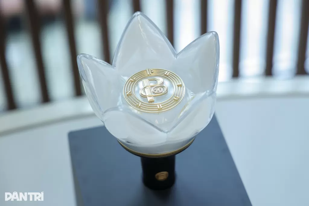 BIGBANG周边价格揭秘:河内数千人排队,一件衣服530万越南盾 - 3