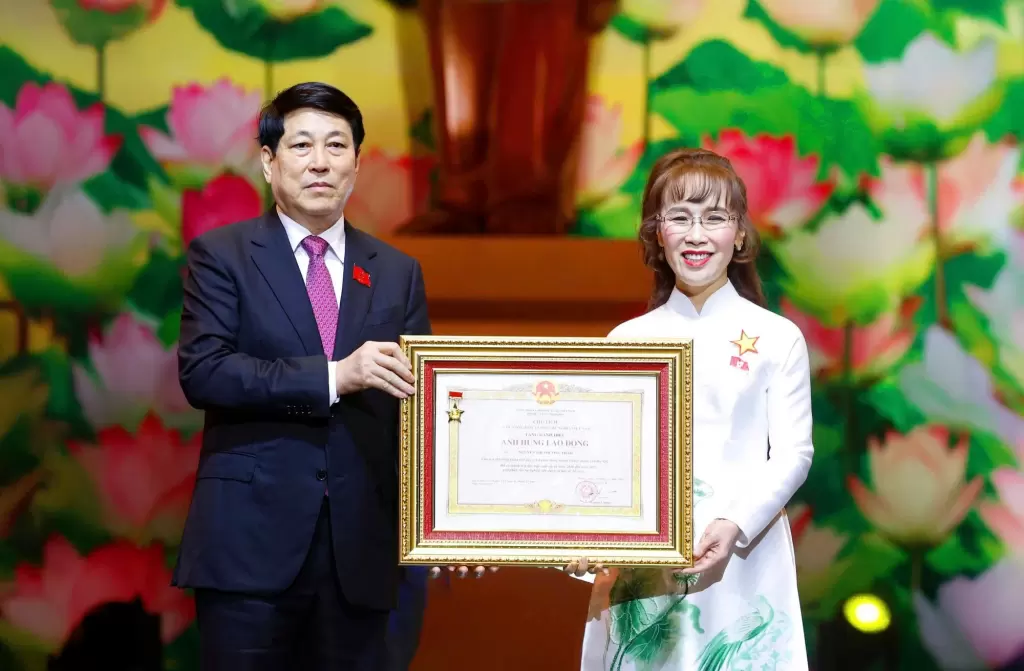 阮氏芳草在越南企业家日谈企业家精神与责任 · 报道配图