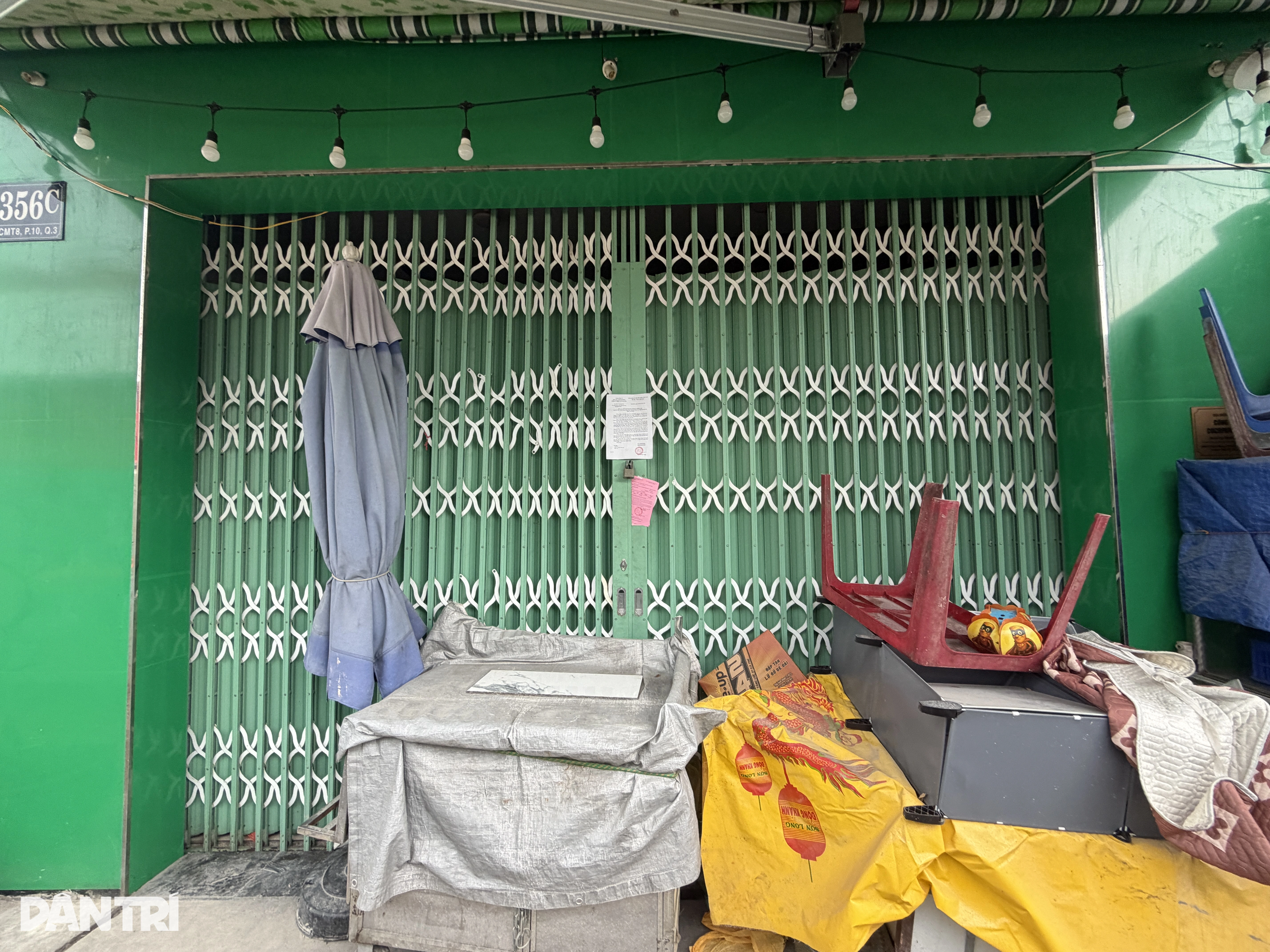 胡志明市地铁2号线围挡遮挡店面,沿线商户客流下滑 · 报道配图