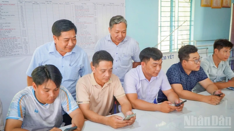 芹苴市新福兴乡完成533份党员档案数字化 · 报道配图