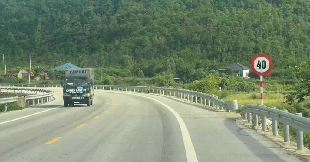 乂安沿海公路限速标志过多 公路管理部门要求核查拆除