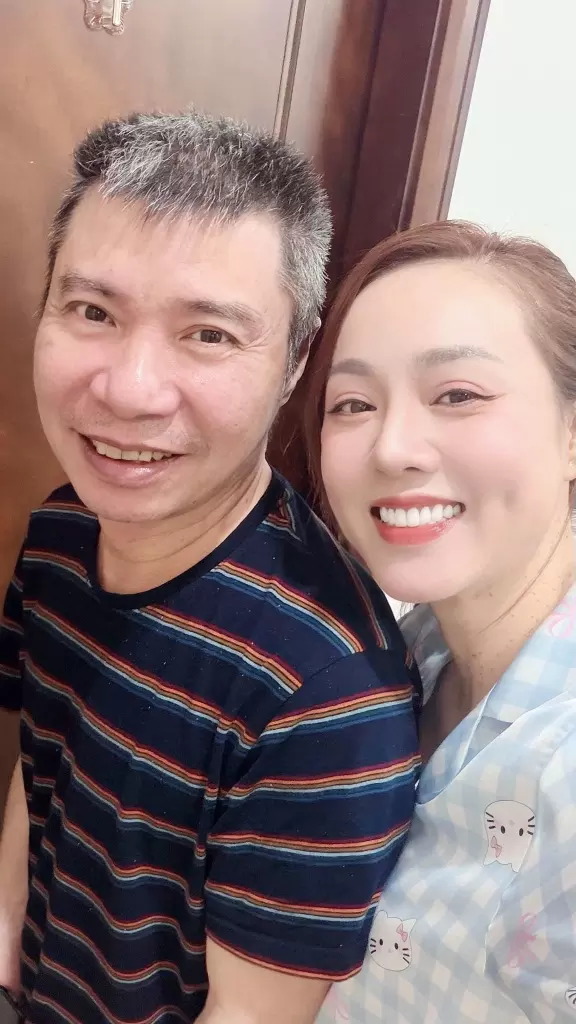公理艺人妻子称与丈夫两名继子女关系“完全正常” · 报道配图