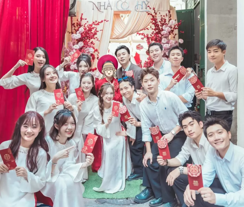 越南演員王英舉行訂婚儀式,未婚妻阮玉梅身份曝光 · 報道配圖