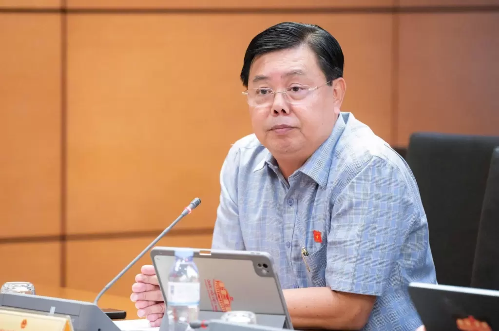 越南國會討論學校合併 內政部長稱“超級學校”管理或超負荷 · 報道配圖