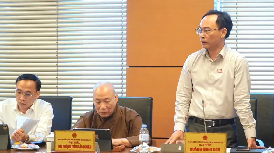 越南国会代表讨论160万青年“三不”问题 · 报道配图