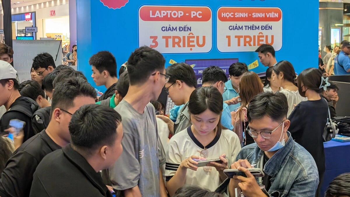 西贡幻影4比1胜Noob Team夺VMC秋季赛冠军 · 报道配图