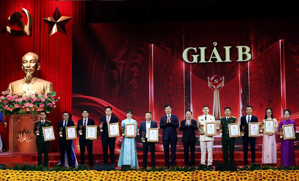 2026年第六届保卫党的思想基础政论比赛颁奖仪式 - 图4