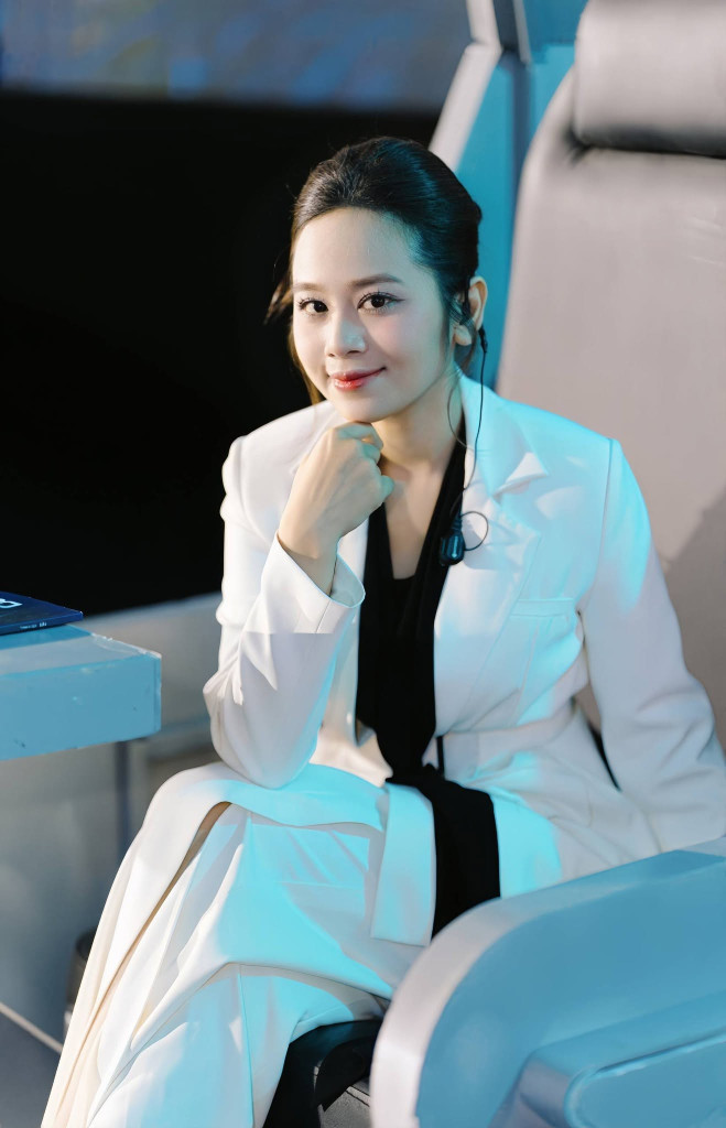 越南女主持Tuyết Ngân曾两度主持奥林匹亚大赛决赛连线点 · 报道配图