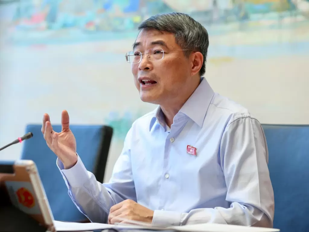 越南总理在国会分组讨论称越南油价为地区最低 · 报道配图