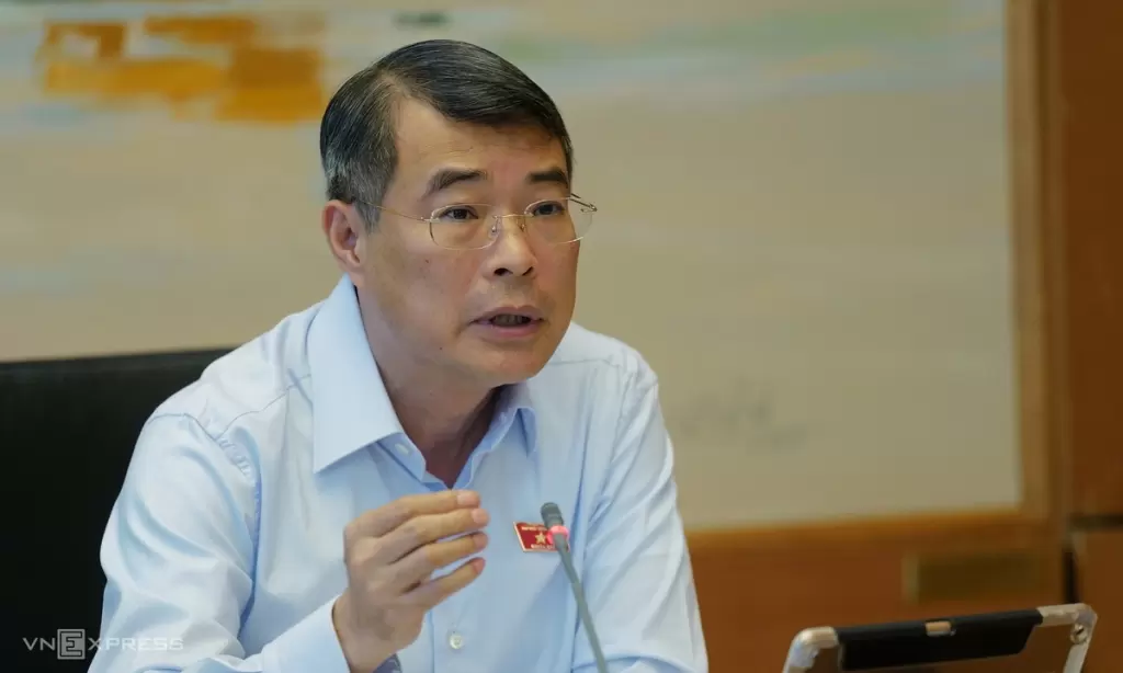 越南总理在国会分组讨论称将削减医疗、电力、油品中间环节 · 报道配图