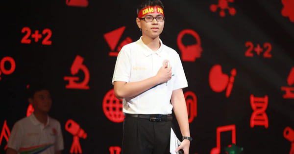 越南奥赛冠军陈世忠从RMIT河内校区毕业 · 报道配图