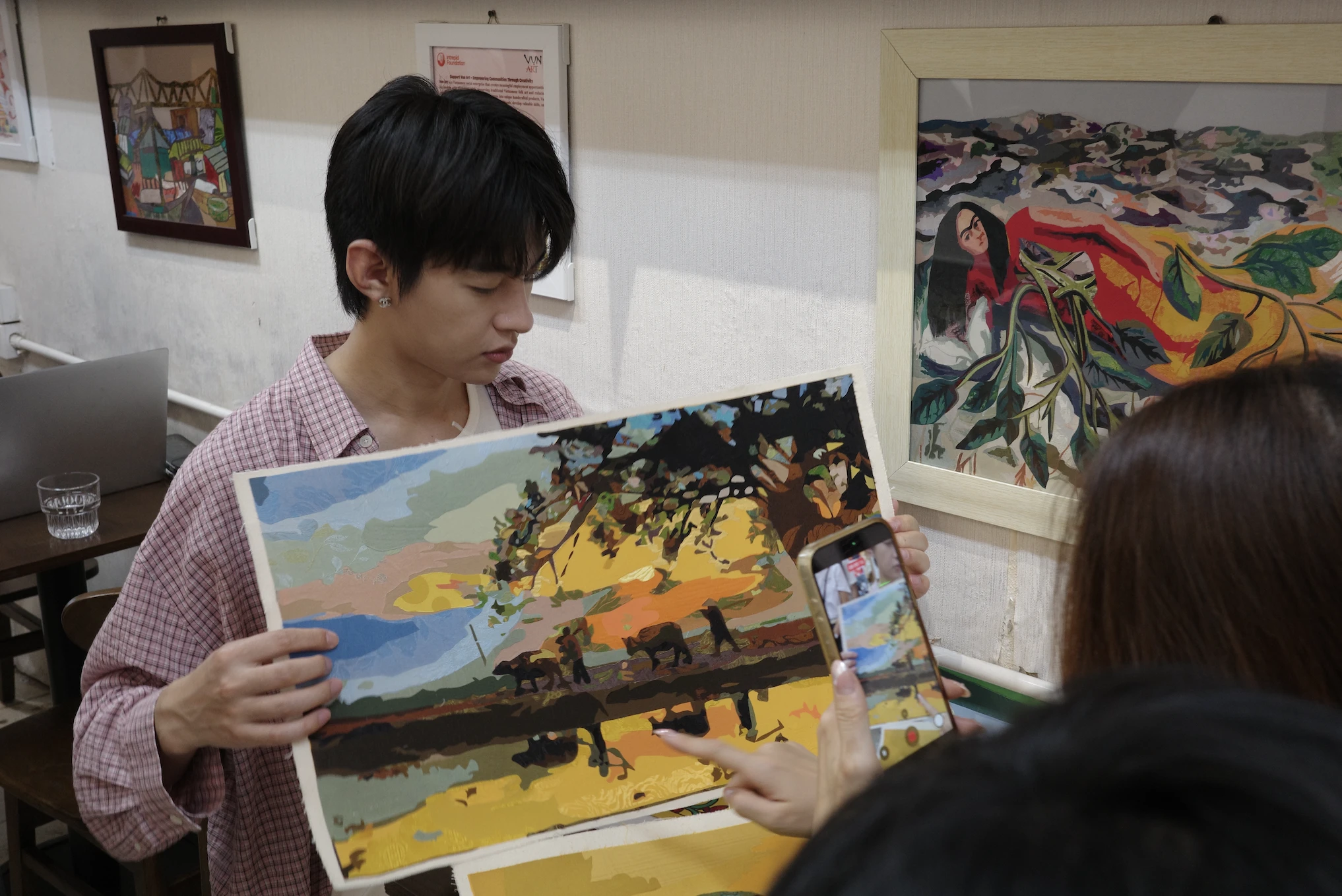 中國遊客沉醉於河內秋天與萬福絲綢村——圖5