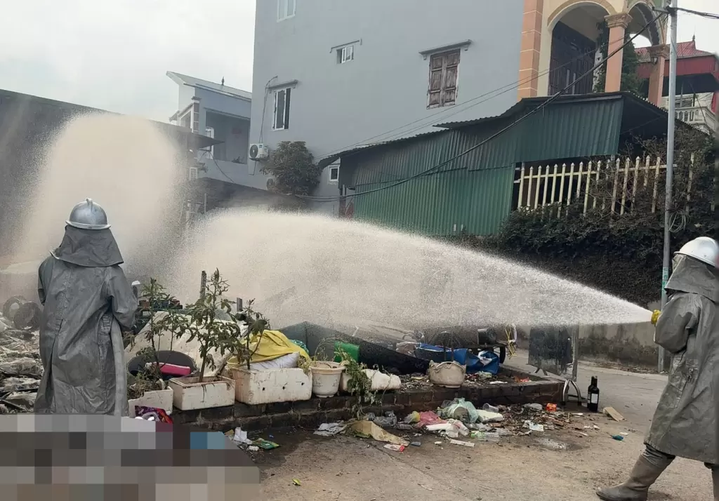 河内上福乡废品站气体泄漏致40人入院 · 报道配图
