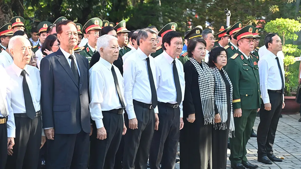 胡志明市送别烈士遗骸