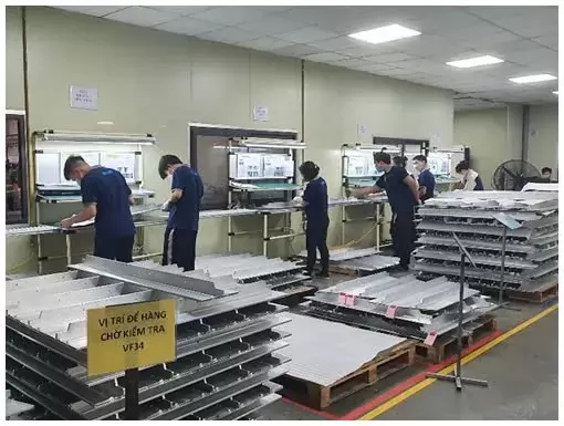 河內包裝企業稱成為VinFast直供供應商後營收近翻倍 · 報道配圖