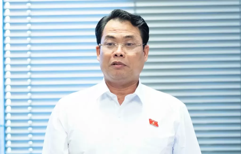 越南国会分组审议刑法修订草案 代表建议扩大惩处逃避兵役行为 · 报道配图