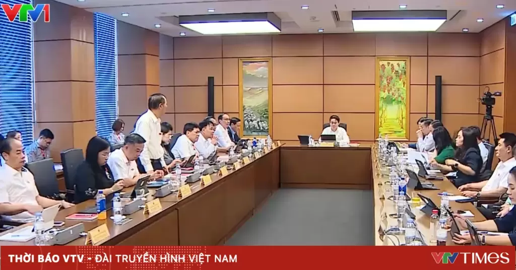 越南国会代表吁为青年创造生计就业并稳定招生考试安排