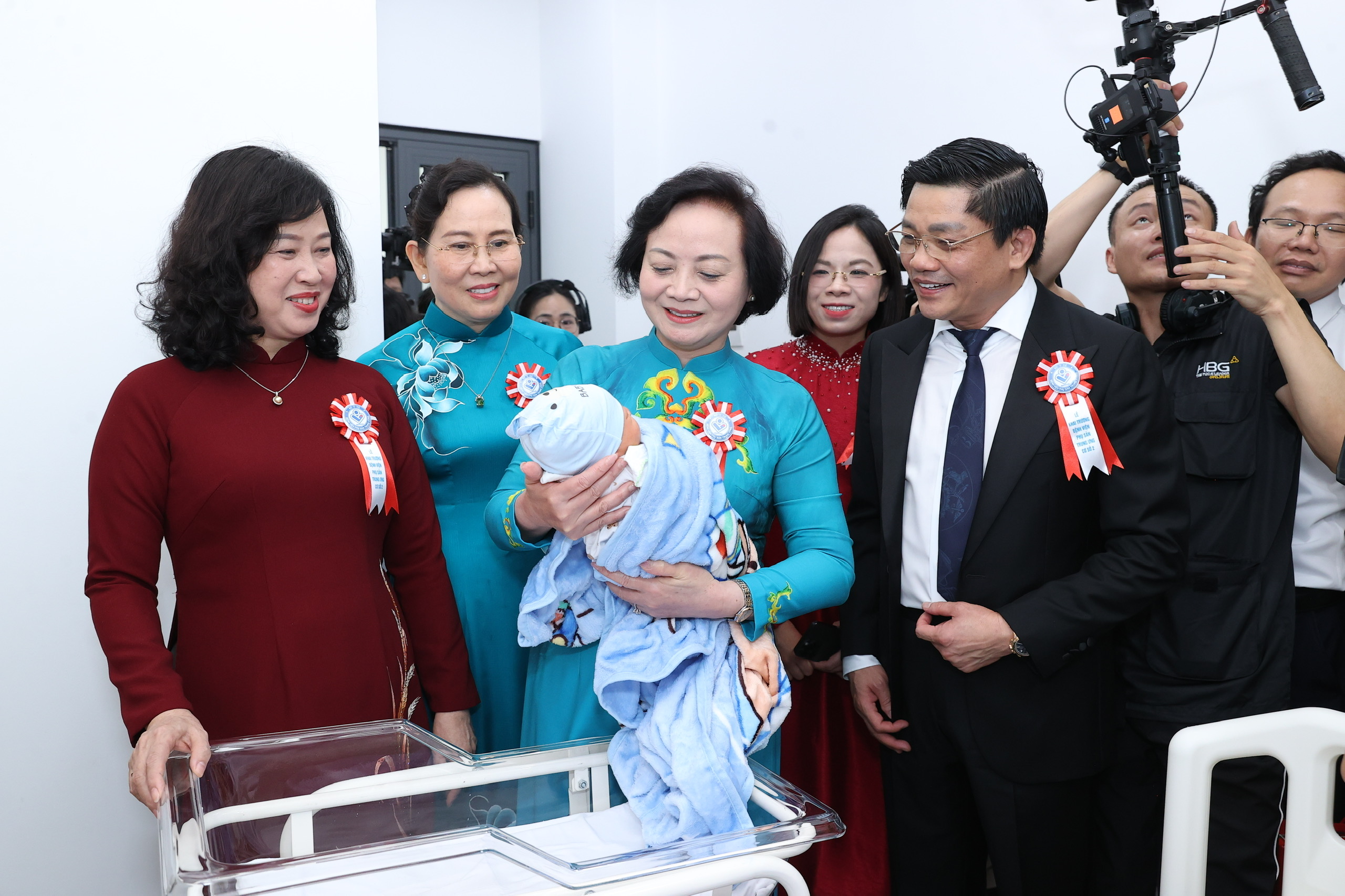 越南国会分组讨论2026年经济社会计划与2027年预算草案 · 报道配图