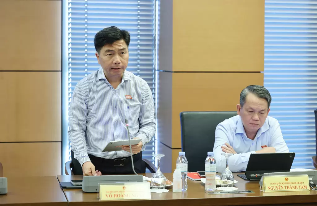 越南国会审议房产拍卖保证金上限,有代表建议从50%降至30% · 报道配图