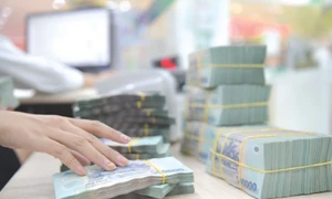 内政部长介绍干部、公务员基本工资上调情况