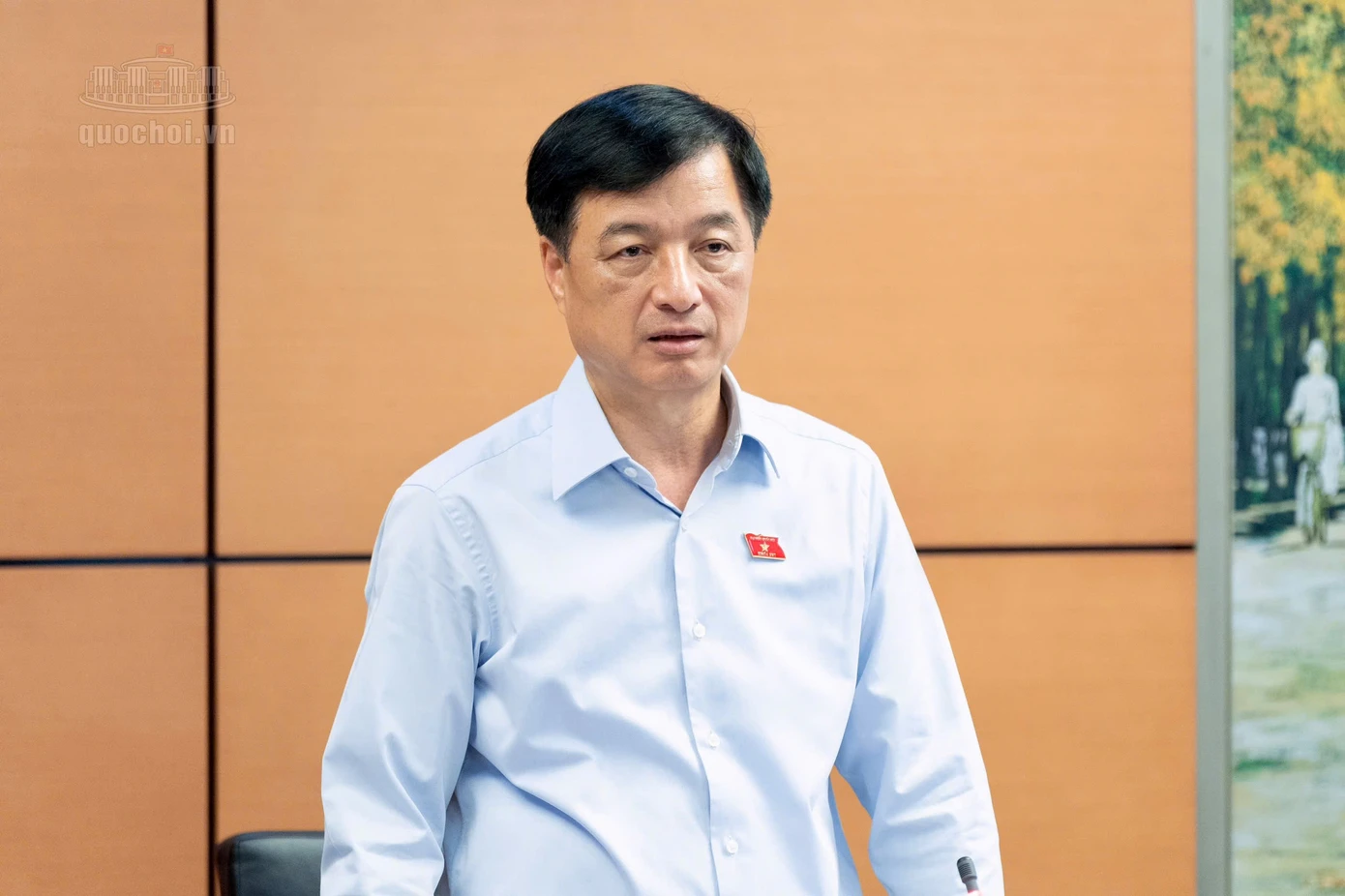 越南国会分组讨论经济社会与预算，阮维玉称岗位设置不按现有编制数计算 · 报道配图