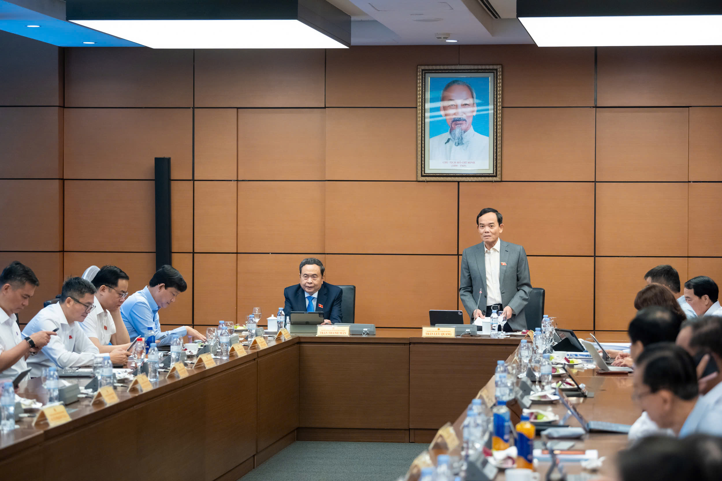 越南国会主席要求坚决替换推诿避责、不完成任务的干部 · 报道配图