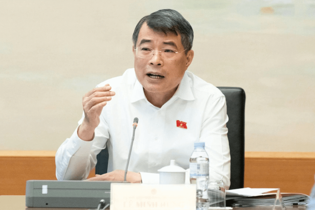 越南總理在國會小組討論中提出嚴控社會住房與租賃住房價格 · 報道配圖