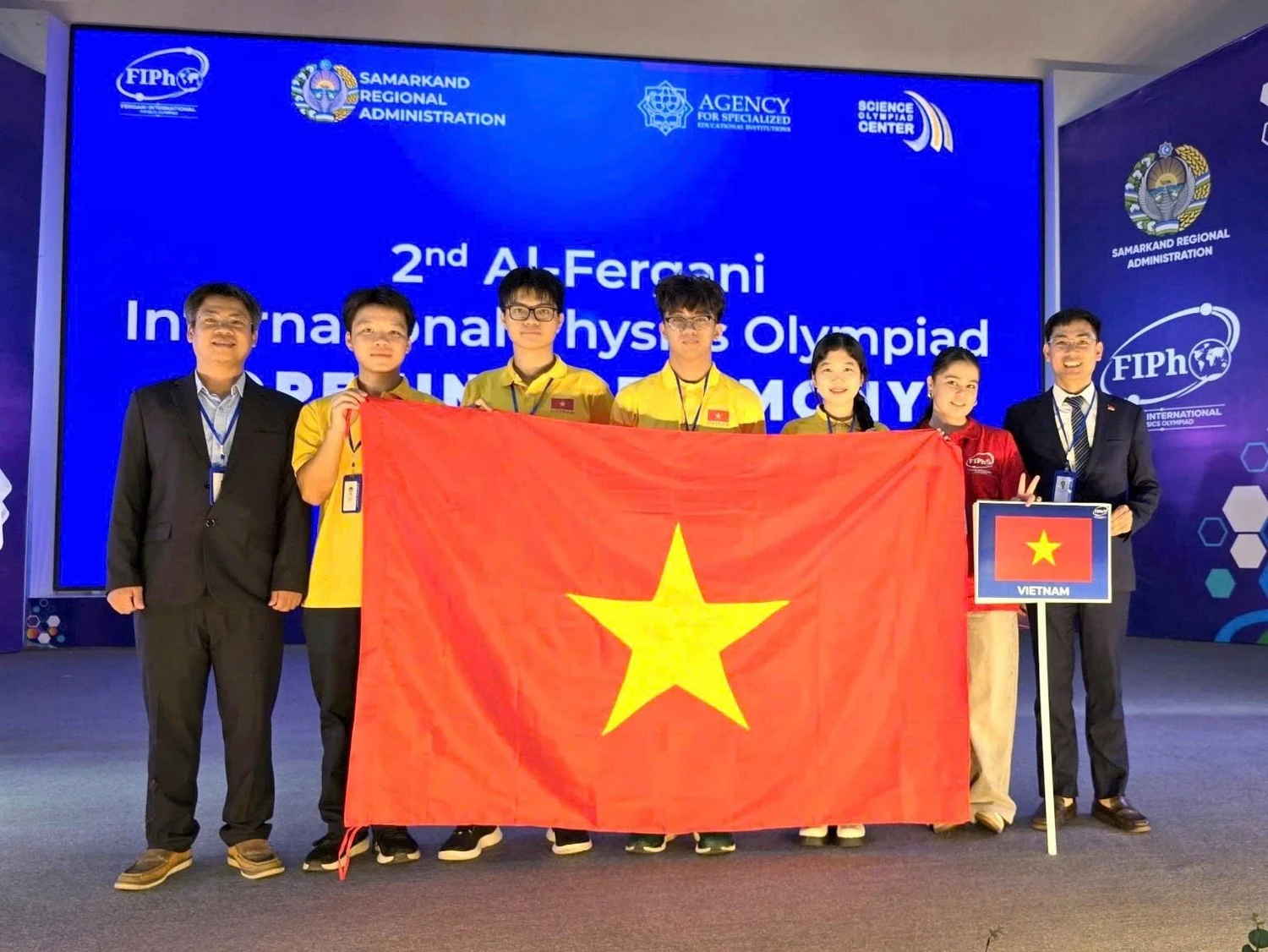 越南4名学生在Al-Fergani国际物理奥赛全部获奖 · 报道配图