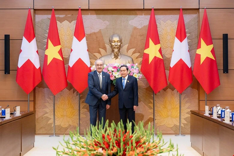 越南国会主席陈青敏会见瑞士总统帕姆兰，讨论自贸协定批准 · 报道配图