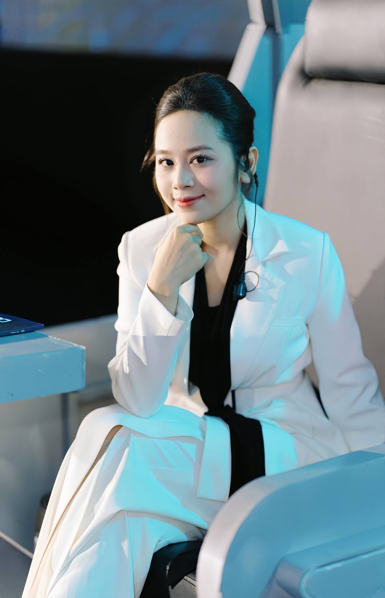 越南女主持Tuyết Ngân曾連續兩年主持奧林匹亞決賽點橋 · 報道配圖