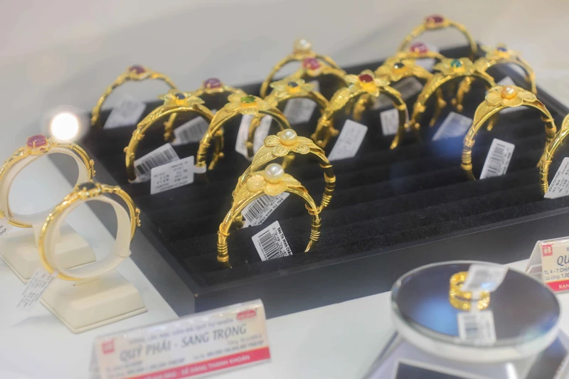 越南國內金價10月19日持平，SJC買賣價維持140,6至143,6百萬盾 · 報道配圖