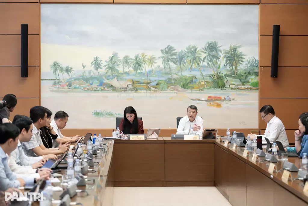 国会代表团小组讨论会