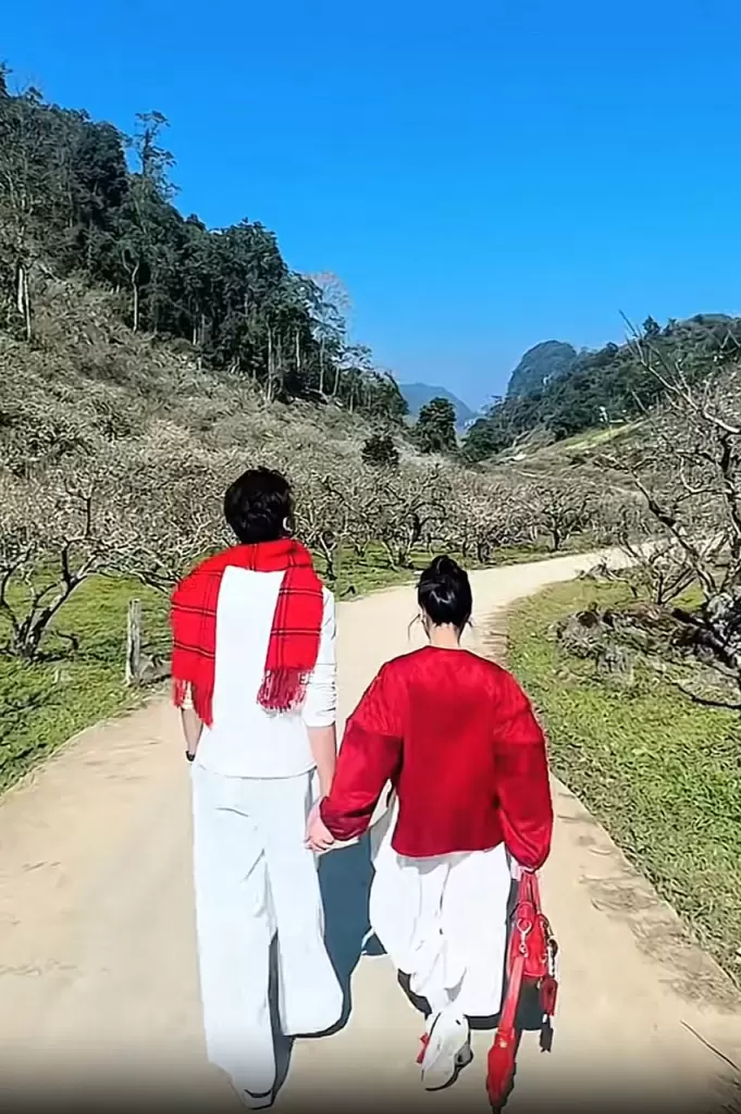 越南演員王英舉行訂婚儀式,未婚妻阮玉梅身份曝光 · 報道配圖
