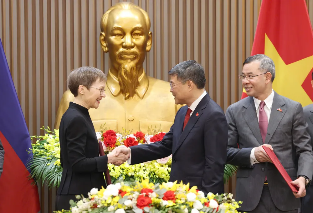 黎明兴与哈斯