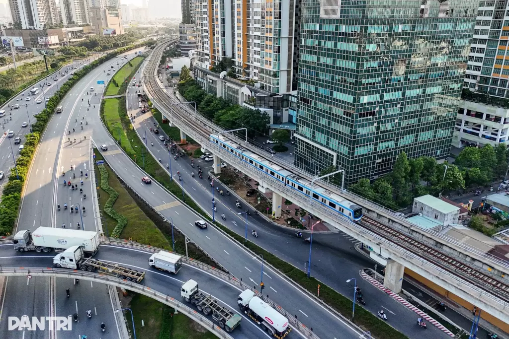 胡志明市地铁1号线运营近两年,沿线公寓价格最高涨逾四倍 · 报道配图
