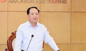越南國會討論教育問題 常委會要求查明教科書短缺責任 · 報道配圖