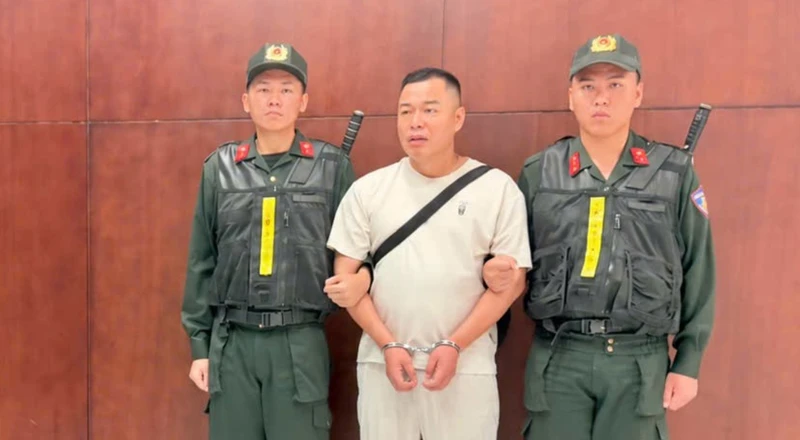 孙鹏涉侵犯“Hằng Du Mục”商标权 在胡志明市被逮捕 · 报道配图