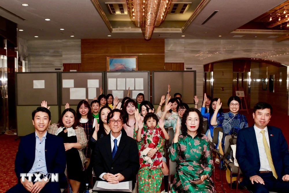 越南妇女会关西地区分会大会表决选举执委会