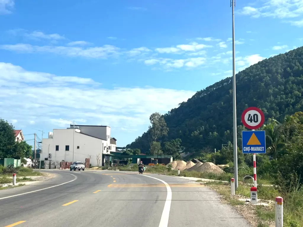 建议核查拆除乂安沿海公路限速标志